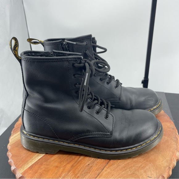 Dr. Martens 1460Y Leather Lace Up Boot womens Size 7 - Picture 4 of 9